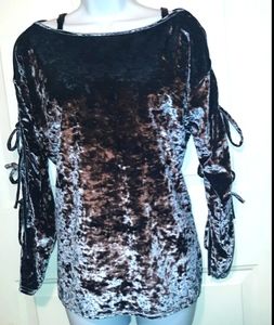 New*PRETTY LITTLE THINGS*Crushed Velvet L/S Top